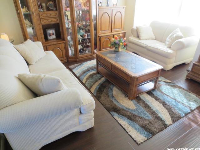 988 N 525 W, Clinton, UT 84015 — photo 4