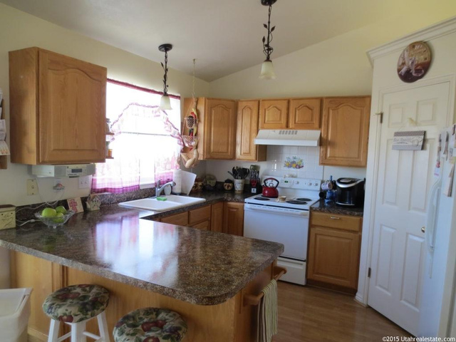 988 N 525 W, Clinton, UT 84015 — photo 7
