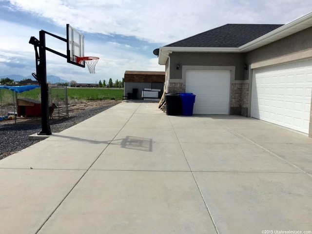 690 E 300 N, Tremonton, UT 84337 — photo 6