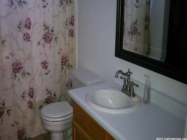 1756 N 2615 W, Clinton, UT 84015 — photo 8