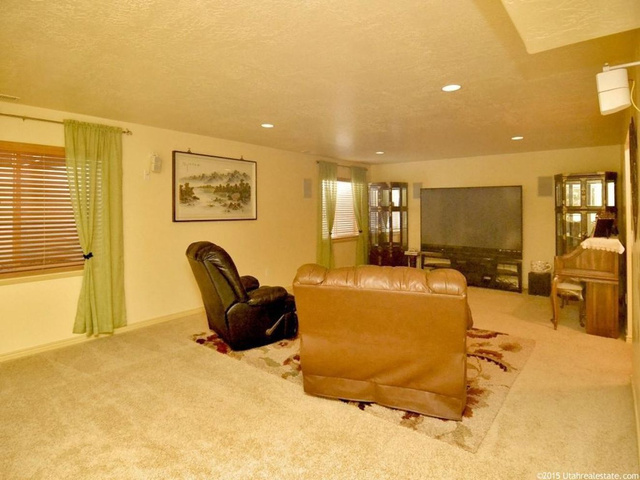 1055 S 1650 E, Clearfield, UT 84015 — photo 9