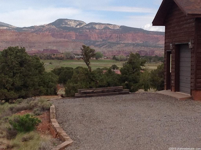 561 S Cougar Rd E, Torrey, UT 84775 — photo 7