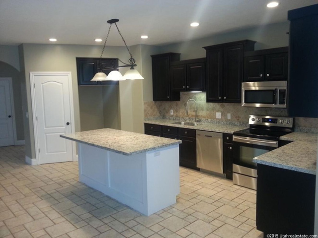 596 Lakeview, Farmington, UT 84025 — photo 8