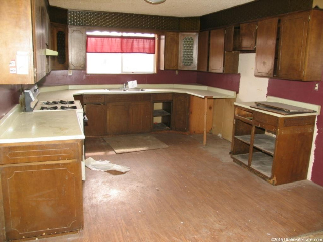 695 S State St, Ferron, UT 84523 — photo 7