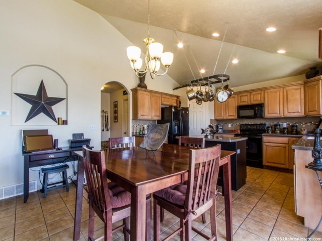 2623 N 2275 W, Clinton, UT 84015 — photo 8