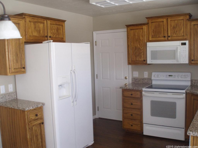 1054 N 75 W, Layton, UT 84041 — photo 3
