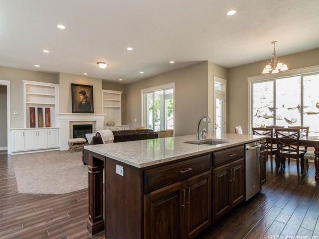 141 W Val Verda S, Bountiful, UT 84010 — photo 2