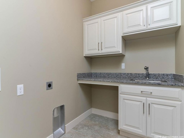 141 W Val Verda S, Bountiful, UT 84010 — photo 10