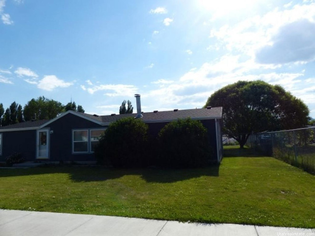 75 N 200 E, Huntington, UT 84528 — photo 2