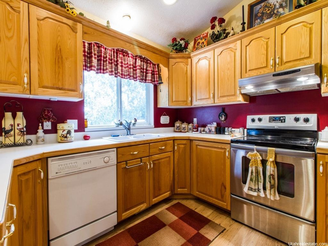 33 N 500 E, Levan, UT 84639 — photo 9
