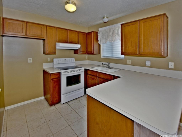402 W 180 N, Clearfield, UT 84015 — photo 5