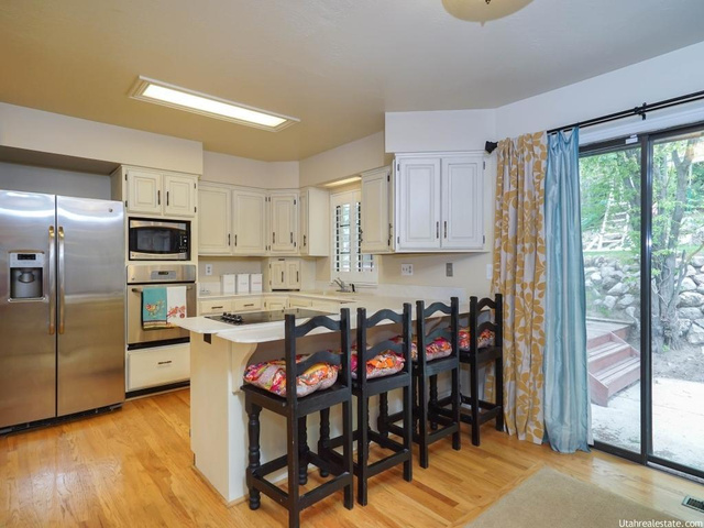 981 E Oakwood Dr, Bountiful, UT 84010 — photo 9