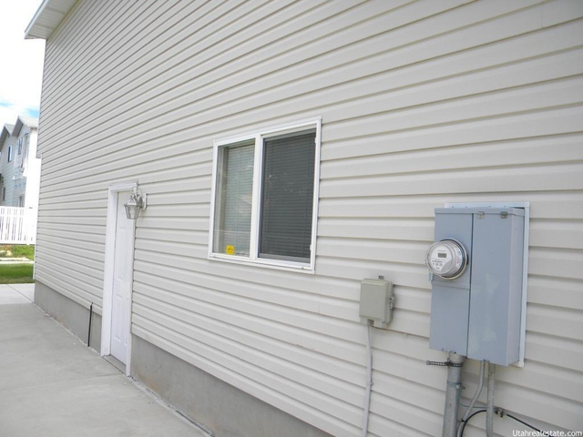 1586 N 725 W, Clinton, UT 84015 — photo 12