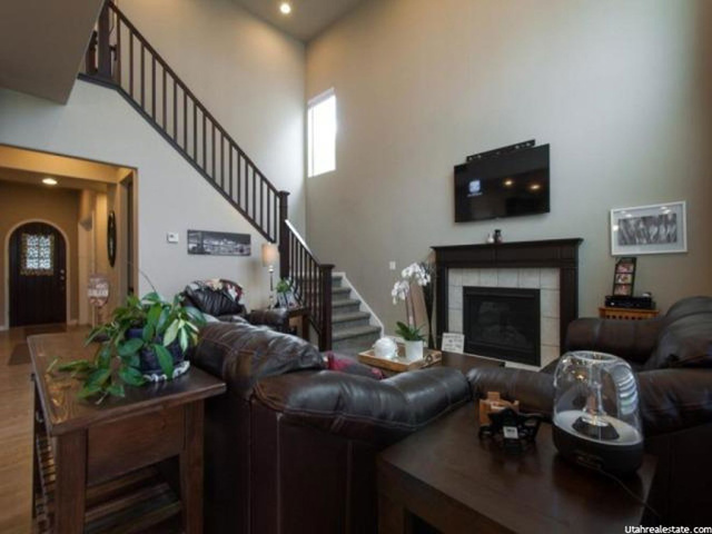 895 S Daisy Dr, Fruit Heights, UT 84037 — photo 2
