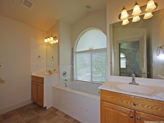 16 E 2150 N, Centerville, UT 84014 — photo 4
