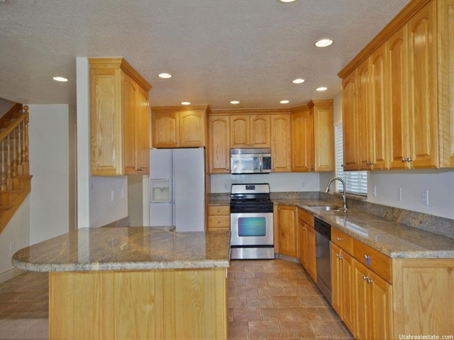 16 E 2150 N, Centerville, UT 84014 — photo 9