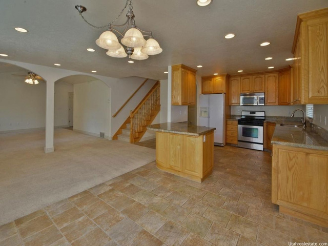 16 E 2150 N, Centerville, UT 84014 — photo 10