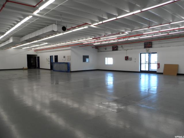 1080 N MAIN ST