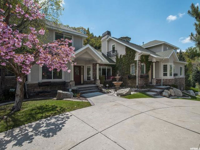 33 E Lone Hollow Dr S, Sandy, UT 84092