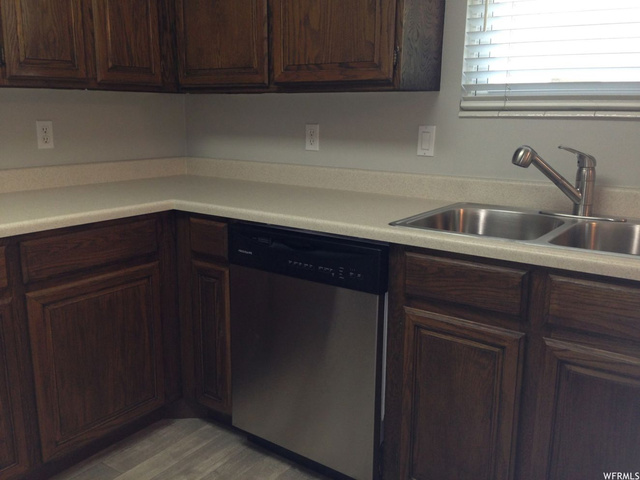 1375 E Vintry Ln, Murray, UT 84121 — photo 5