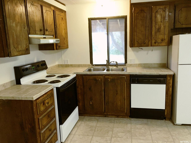 41 W Center St, Levan, UT 84639 — photo 8