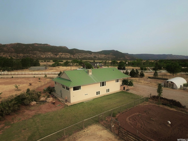 1068 S 3500 E, New Harmony, UT 84757 — photo 3