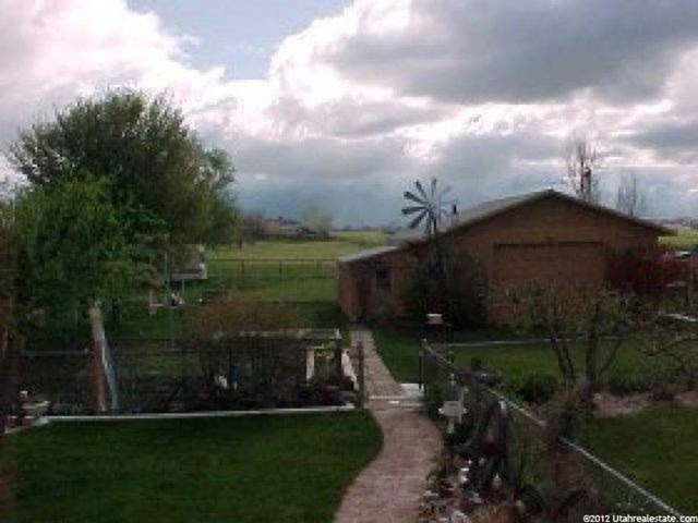 2065 S Main St, Clearfield, UT 84015 — photo 3