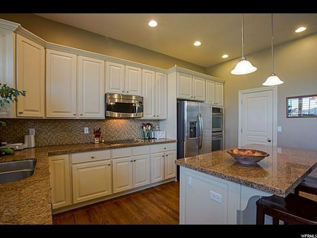 2431 N Cranefield, Clinton, UT 84015 — photo 3