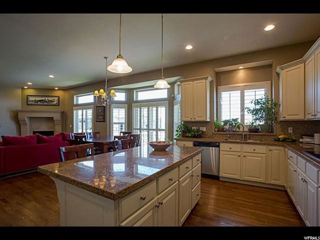 2431 N Cranefield, Clinton, UT 84015 — photo 4