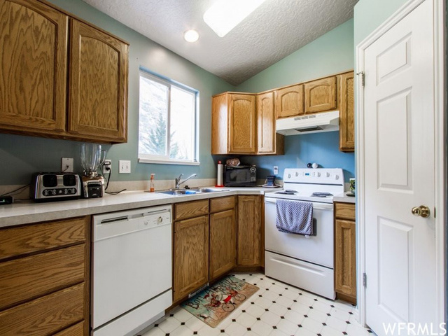 1222 N Willard Peak Dr E, Ogden, UT 84404 — photo 8