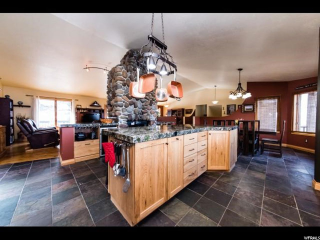 624 E Center St, Providence, UT 84332 — photo 6