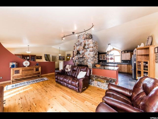 624 E Center St, Providence, UT 84332 — photo 3