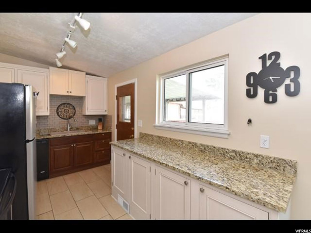 729 E Larkspur Dr, Sandy, UT 84094 — photo 11