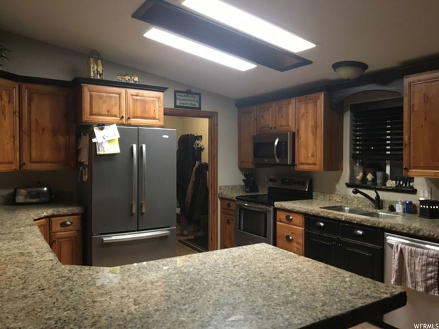 5711 N 9500 E, Lapoint, UT 84039 — photo 9