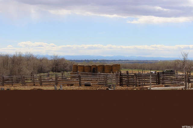 4689 N 10500 E, Lapoint, UT 84039 — photo 5