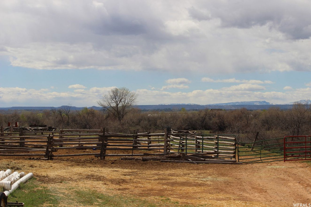 4689 N 10500 E, Lapoint, UT 84039 — photo 4