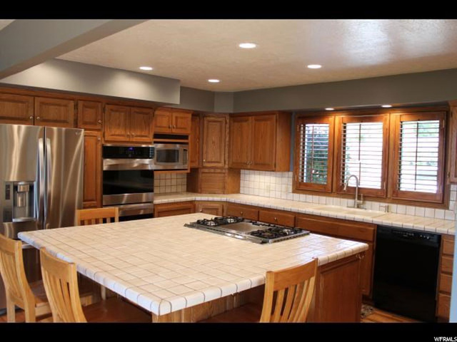 986 E Oakwood Dr S, Bountiful, UT 84010 — photo 12