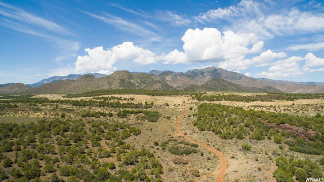 #386, New Harmony, UT 84757 — photo 2