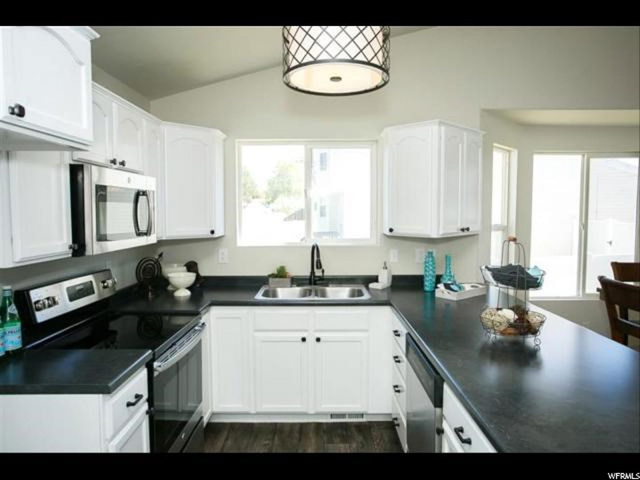 868 W 1300 N, Clinton, UT 84015 — photo 8