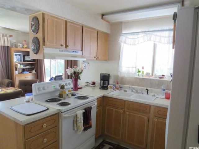 828 E 900 N, Layton, UT 84041 — photo 8