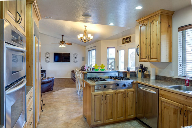 215 S 600 E, Mt Pleasant, UT 84647 — photo 5