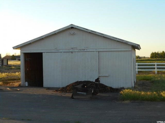 489 W 6800 S, Hyrum, UT 84319 — photo 10