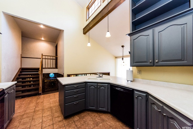 258 S Stonehenge Dr, Providence, UT 84332 — photo 4
