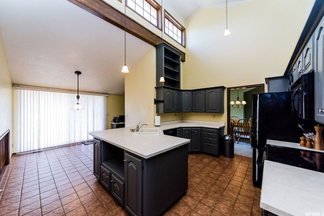 258 S Stonehenge Dr, Providence, UT 84332 — photo 2