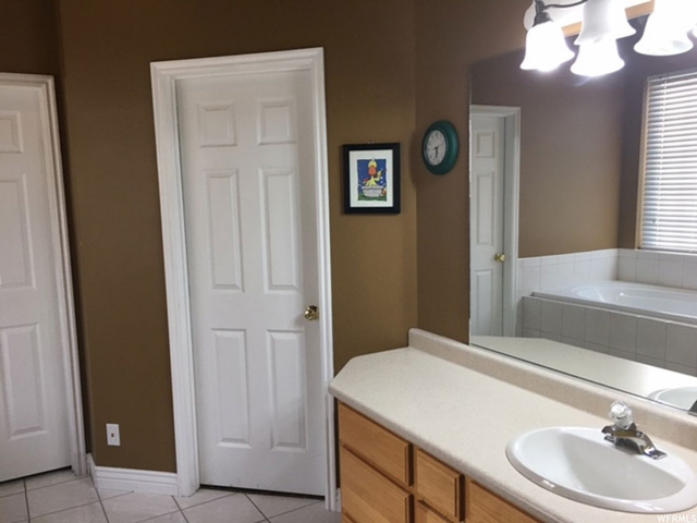 128 E Carrington Ln, Centerville, UT 84014 — photo 9