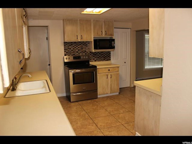 275 S 100 E, Orangeville, UT 84537 — photo 2