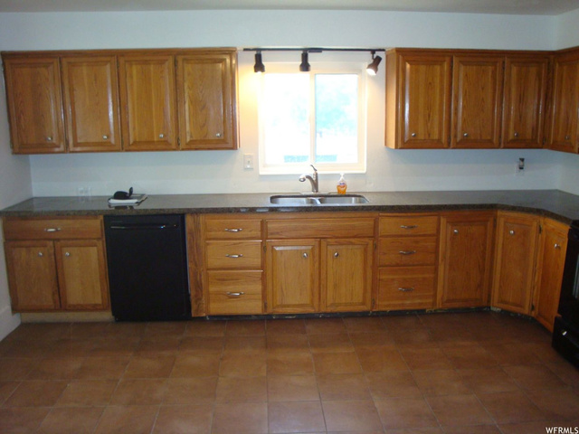 141 N 100 E, Moroni, UT 84646 — photo 6