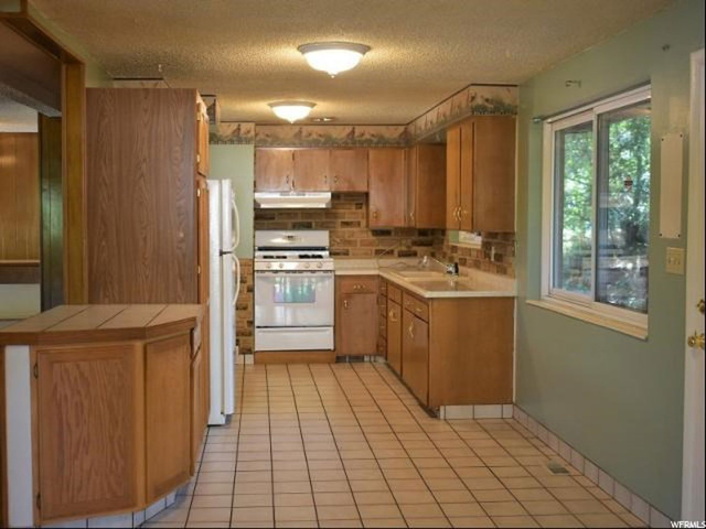 5590 S 235 E, Murray, UT 84107 — photo 9