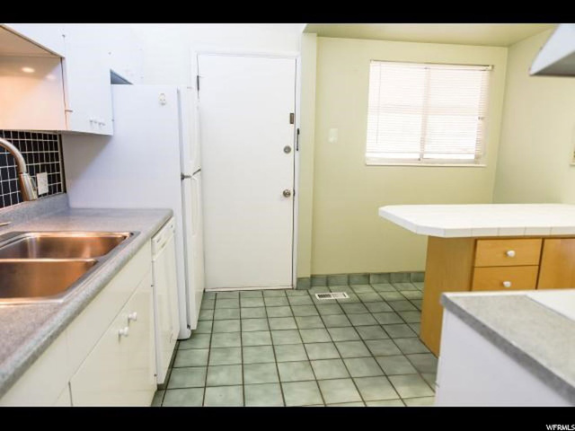 10180 S Phlox St E, Sandy, UT 84094 — photo 2