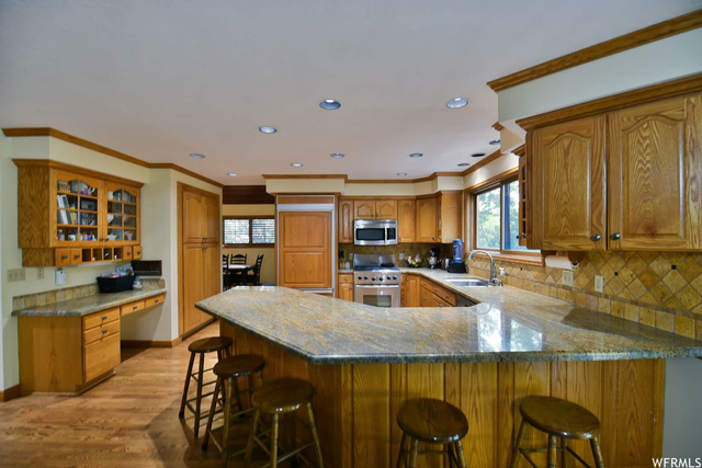 2015 E Ridgehill Dr, Bountiful, UT 84010 — photo 2